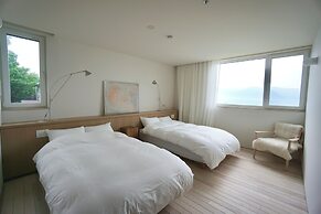 Sansui Lakeside Villa