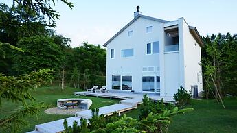 Sansui Lakeside Villa