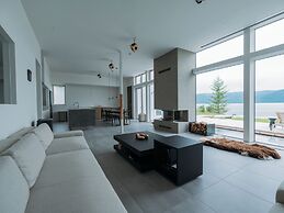 Sansui Lakeside Villa