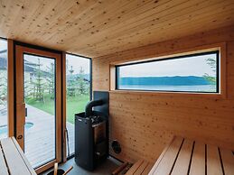Sansui Lakeside Villa