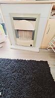 3-bed Cabin, Sleeps 6 With Pool & 5 Mins to Beach