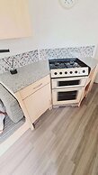 3-bed Cabin, Sleeps 6 With Pool & 5 Mins to Beach