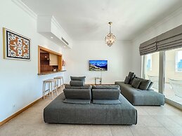 Upgraded 2BR Apartment at the Beach - Shoreline 1