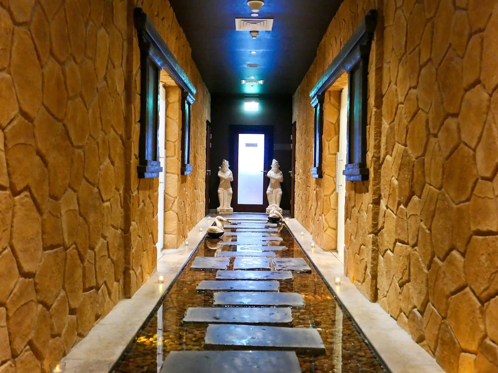 Oceanfront 2BR Apartment With Sea Views
