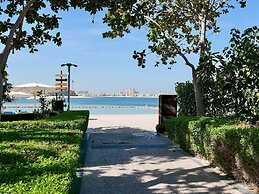 Oceanfront 2BR Apartment With Sea Views
