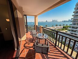 Oceanfront 2BR Apartment With Sea Views