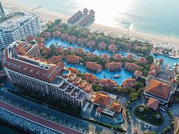 Oceanfront 2BR Apartment With Sea Views
