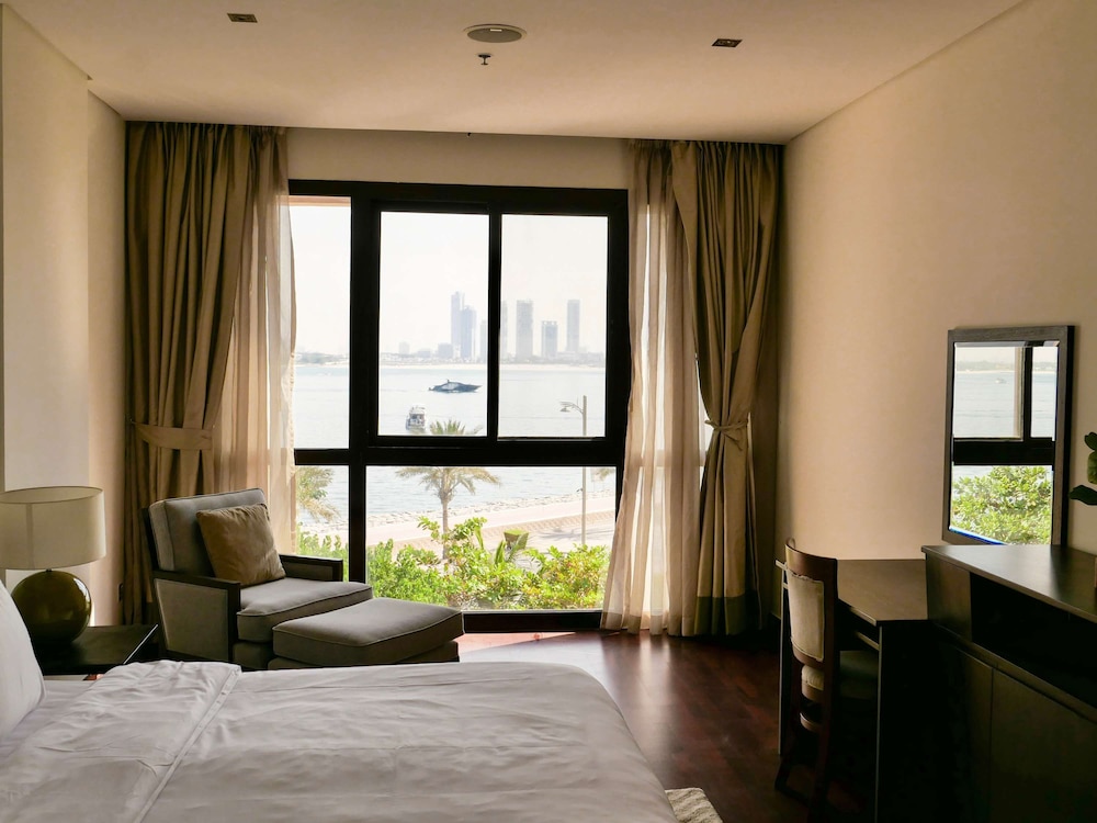 Oceanfront 2BR Apartment With Sea Views