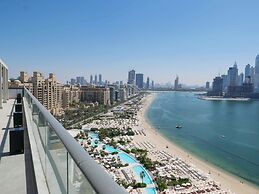 High End 4BR Penthouse With Private Pool and Skyline Views