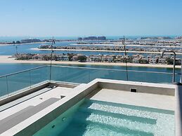 High End 4BR Penthouse With Private Pool and Skyline Views