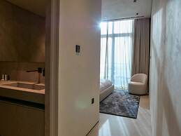 High End 4BR Penthouse With Private Pool and Skyline Views