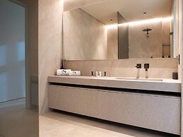 High End 4BR Penthouse With Private Pool and Skyline Views