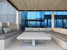 High End 4BR Penthouse With Private Pool and Skyline Views