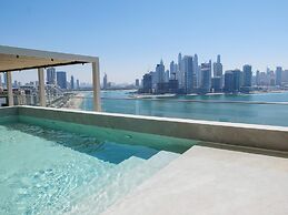 High End 4BR Penthouse With Private Pool and Skyline Views