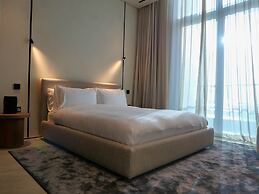 High End 4BR Penthouse With Private Pool and Skyline Views
