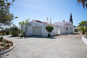 Pomba Beautifully Renovated With Heated Pool