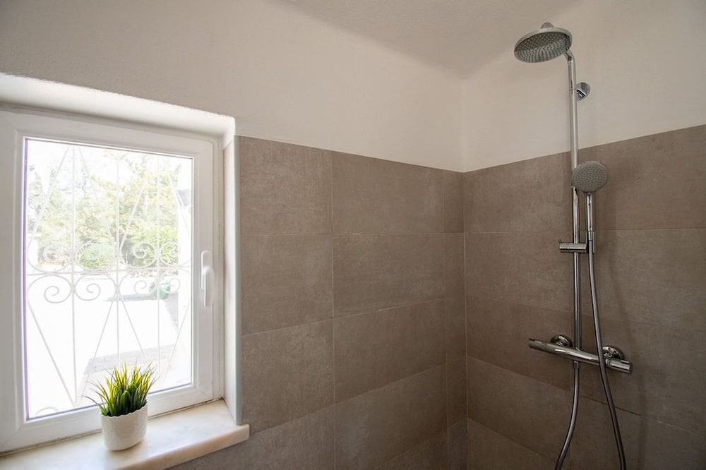 Pomba Beautifully Renovated With Heated Pool