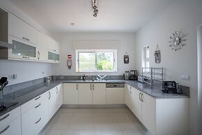 16 Centeanes Fabulous Location Just Short Walk t