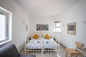 16 Centeanes Fabulous Location Just Short Walk t