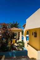 Silver Beautiful 4 Bedroom Vila Just Steps TO TH