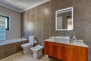 Albatroz Gorgeous Spacious Villa IN Carvoeiro