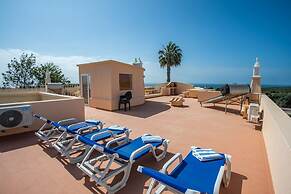 10 Marinha Two Bed Apt At Award Wining Beach