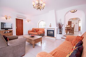 32A Vale do Milho Stunning Detached Villa Close