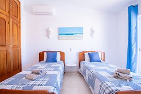 32A Vale do Milho Stunning Detached Villa Close