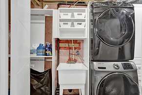 Stylish Mississauga Lower Unit BBQ Yard Paradise