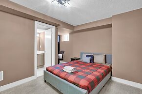 Stylish Mississauga Lower Unit BBQ Yard Paradise