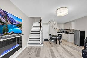Stylish Mississauga Lower Unit BBQ Yard Paradise
