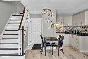 Stylish Mississauga Lower Unit BBQ Yard Paradise