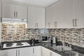 Stylish Mississauga Lower Unit BBQ Yard Paradise