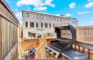Stylish Mississauga Lower Unit BBQ Yard Paradise