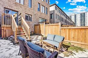 Stylish Mississauga Lower Unit BBQ Yard Paradise