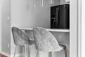 Contemporary 3BR Townhouse in Ajax Cozy Central