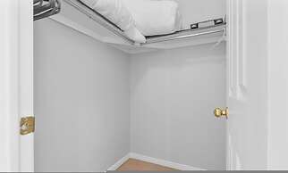 Contemporary 3BR Townhouse in Ajax Cozy Central