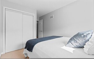 Contemporary 3BR Townhouse in Ajax Cozy Central