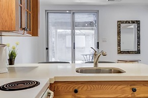 Comfortable Whitby 2 Bedroom Lower Suite