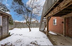 Comfortable Whitby 2 Bedroom Lower Suite