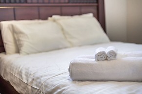 Modern 1BR Getaway Walk to Niagara Falls