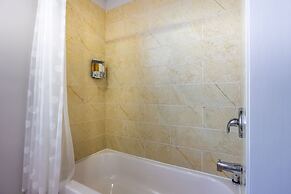 Modern 1BR Getaway Walk to Niagara Falls