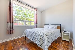 Charming 2BR Retreat Steps From Niagara Falls