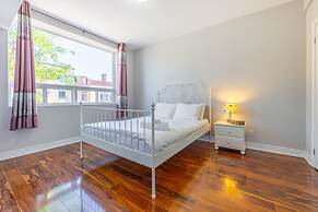 Charming 2BR Retreat Steps From Niagara Falls