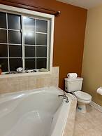 Brampton Retreat Quiet 2BR Residential Area