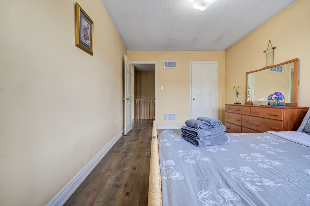 Brampton Retreat Quiet 2BR Residential Area