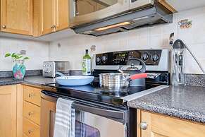 Brampton Retreat Quiet 2BR Residential Area