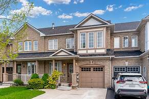 Brampton Retreat Quiet 2BR Residential Area