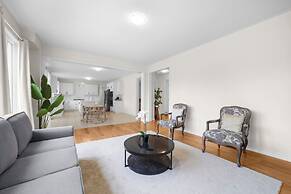 Prime Peterborough 5BR Newly Renovated Home
