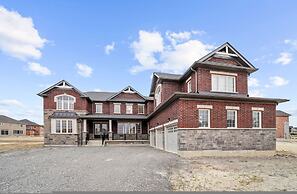 Prime Peterborough 5BR Newly Renovated Home